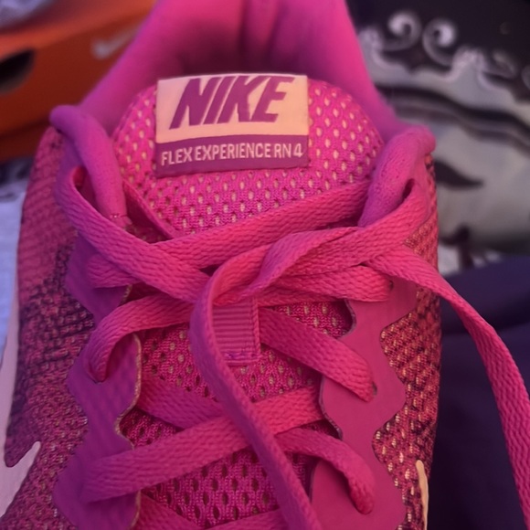 Nike Flex Experience Run 4  Magenta orange and white  Womens Size 9 - Picture 4 of 5
